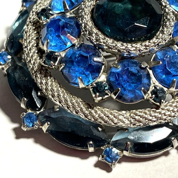 Vintage Delizza and Elster Tiered Blue Rhinestone and Mesh Brooch - Picture 3 of 7